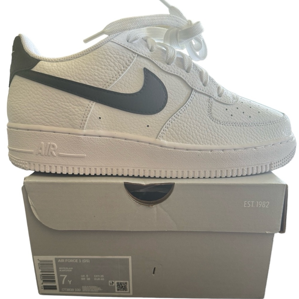 Nike size 7Y